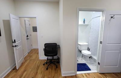 OoohLaLa! 2 Beds and 2 Full Baths w/Free Parking - Foto 27