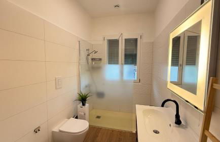 Family 3-Bedroom Apartment near MXP & Lake Maggiore - Parking - Foto 9