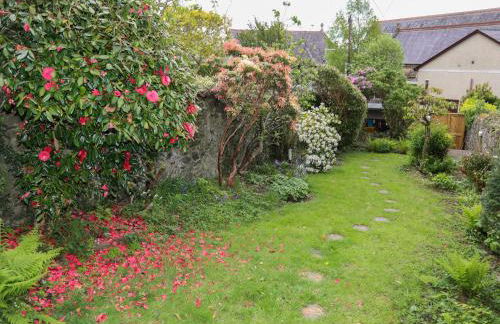 Hillside Apartment - Photo 17