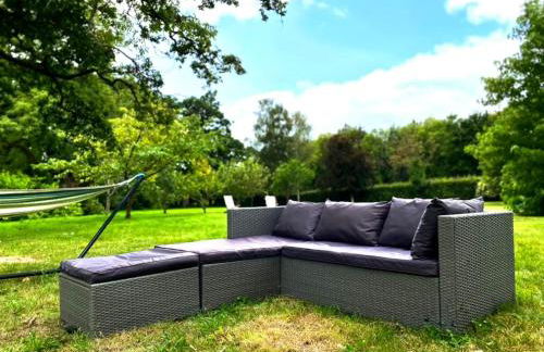 Cosy Hampshire Barn Getaway, Large garden alongside a stunning river - Fire Pit, BBQ, Outdoor seating - Country walks & Pubs - Foto 29