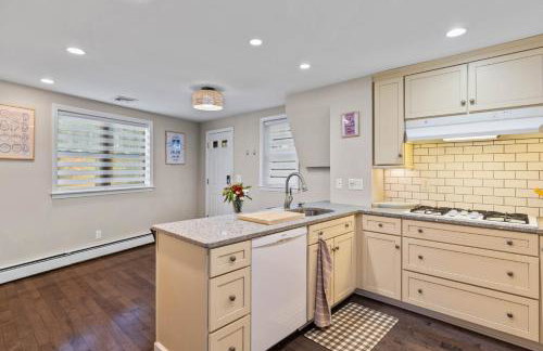 New England Nest - Modern 2BR Home with EV Charger - Foto 9