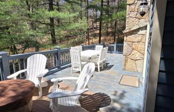 Tall Pines- 5-bedroom 3-bath with hot tub and more! - Foto 13