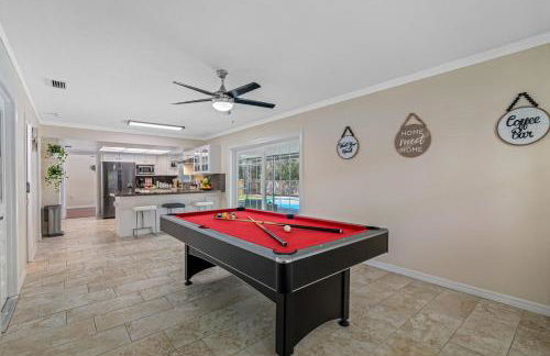 Spacious & Amazing Home w Big Pool and Patio - Photo 16