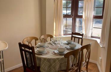 Large, 3 Floors, Quiet, Sleeps 16, 4 Bathrooms, 5 Parking, Semi rural Leicester - Foto 17