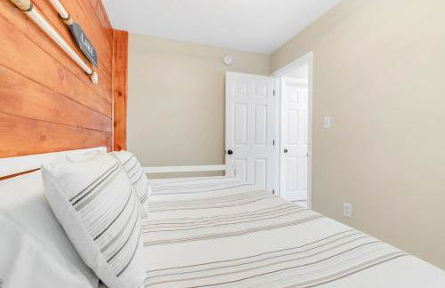 Waterfront Access with Kayaks Private Deck and a Firepit - Photo 49