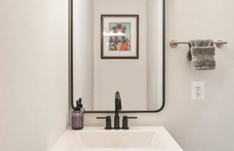 Designer 3-Bedroom Home with King Bed, Family-Friendly, Columbia Heights - Foto 7