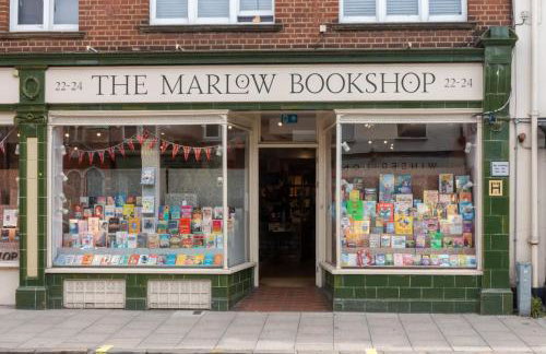 Marlow Family Retreat, Short Stroll into Town - Photo 11