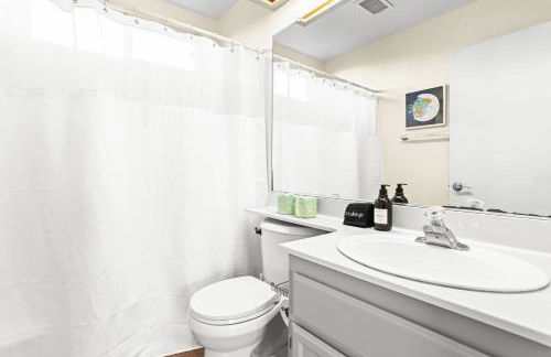 Remodeled 3B2B Bright House with a King Suite - Foto 32