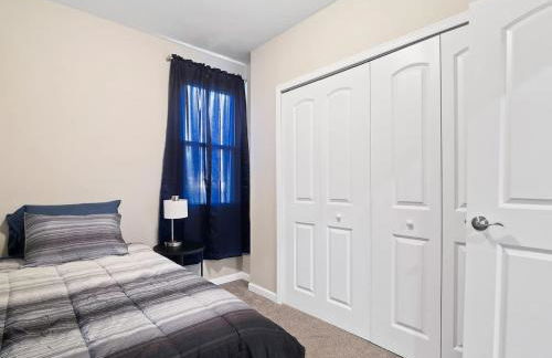 Large Remodeled 4 Bedroom Only 7 Minutes to Downtown - Foto 33