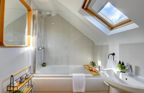 Regency Nest by Spa Town Property - Stylish 3 Bedroom Apartment on 2 Floors, Central Leamington Spa - Foto 28