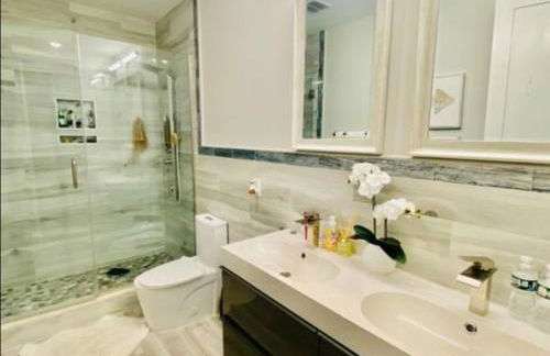 Contemporary Luxury 3 Bdr Apt for 6 with Free Parking - Foto 5