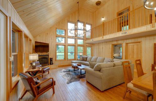 Riverfront West Virginia Cabin with Screened-In Deck - Foto 3