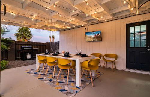 Gorgeous 4-bed home with Golf, Pool, & Hot Tub! - Photo 2