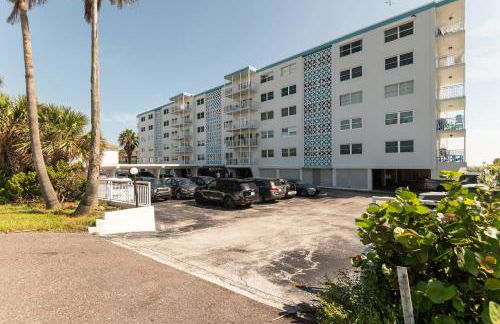 Spacious 3BR Beachfront Condo with Balcony & Parking - Foto 34