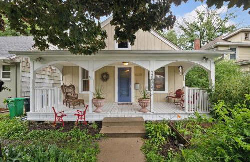Elegant Linden Hills Home Family-Friendly Walk to Lake - Foto 1