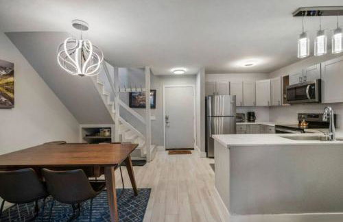 Guest Favorite Spacious Remodeled 2 Bdrm 2 Ba Mountain Views - Photo 15