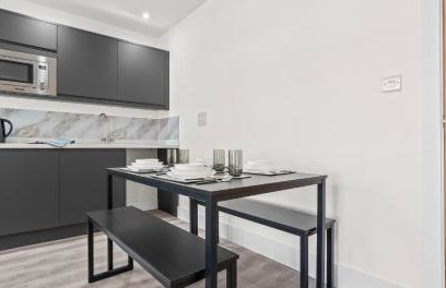 2BR Apartment with Sofa bed I Prime Town Centre Location I Gold St D-Lux, Modern Amenities, Walk to Train, Bus Stations, Shops & Cafés I Leisure and Business Stays Welcome - Foto 37