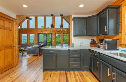 Whiskey Hills - Newly Remodeled Luxury Cabin with Hot Tub, Incredible Views close to Asheville, walk to Hatley Pointe & Ski! - Foto 7