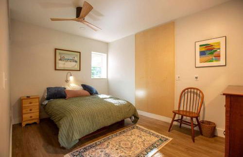 Modern Woodland Escape w Wshr dryer and Large Yard - Foto 18