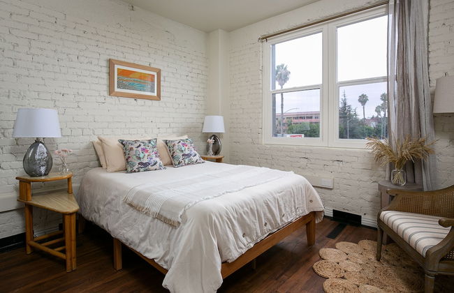 Charming Studio near Downtown! CDC Sanitized! - Photo 2
