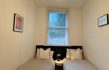 Free off street parking Georgian style Bath apartment - Photo 5