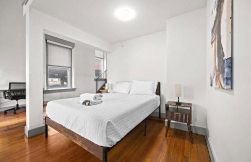Chic and Comfy Unit w Free Parking Medical District - Foto 25