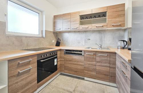 Tolstov Apartments - Monteurwohnungen - 2 Schlafzimmer - Küche - Balkon - Waschmaschine - 25 Min zur Messe DUS - Foto 6