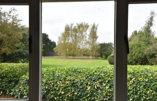 Canalside Manor House Annexe with Secure Parking - Photo 18