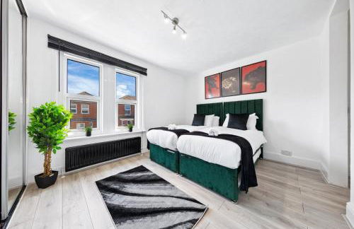 3 Beds Home walking distance from Shirley High Street - sleep 7 - Free Parking - Pool Table - 50" TV - Foto 24