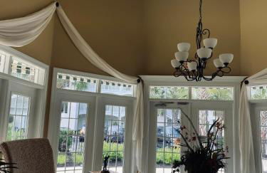 First Class Treatment Luxurious end unit Patio Pool Restaurant Bar on premises Steps away from Everything else! Spacious Condo Stocked with all You Need! - Foto 64