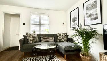 Stunning 3 bedroom & 2 bathroom cottage with patio - Foto 5