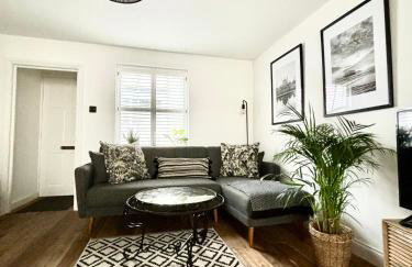 Stunning 3 bedroom & 2 bathroom cottage with patio - Foto 5