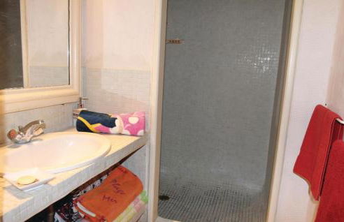 2 Bedroom Beautiful Home In Bellegarde - Foto 31