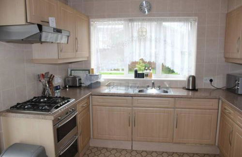 Nicely decorated 3 bedroom house near Heathrow, London - Foto 17