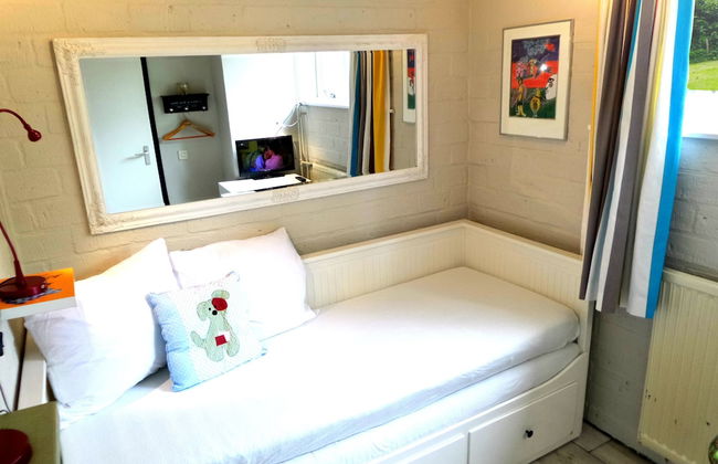 Charming Bungalow in Oostmahorn, Netherlands - Perfect for Nature Lovers - Photo 4