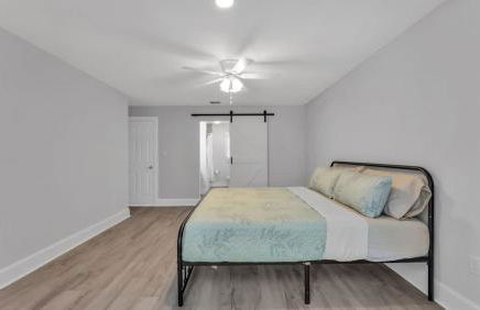 6 Bedroom with Guest House Walk to Lake & Shops - Foto 33