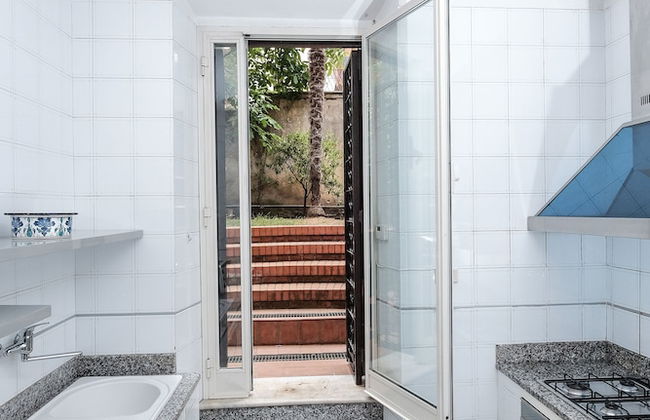 Lush Garden Steps Away from Great Park - Foto 14