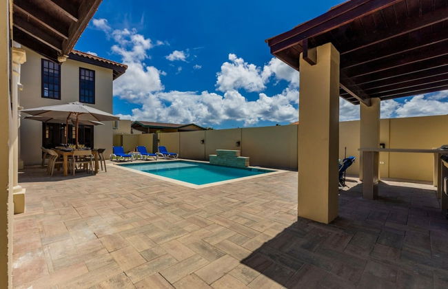 Large 5BR Villa With Private Pool Near Eagle Beach - Photo 16
