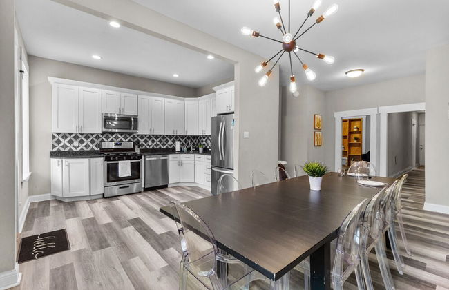 Designer Home in Shaw Right Side - JZ Vacation Rentals - Photo 17