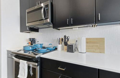 Upscale Penthouse Pool, Gym and Garage - Foto 13