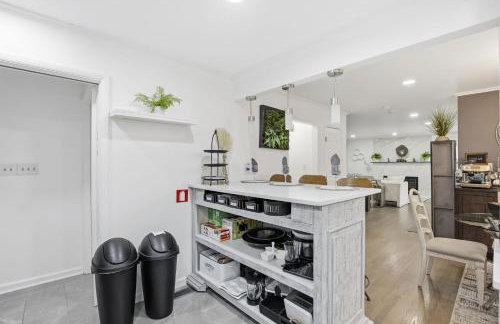 Stylish Hot Tub Retreat with Ping Pong home - Foto 39