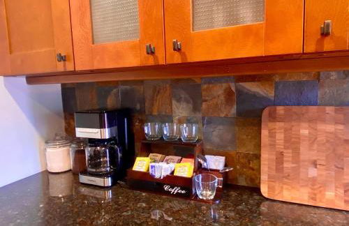 Easy PATH&Bus access- NYC| designer home + Deck. - Photo 37