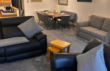 Sleeps 7, entire apartment,with restaurant next door - Foto 12