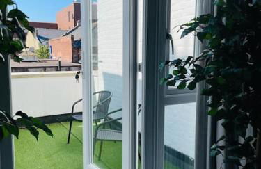 Stunning huge openplan 2Bed flat - Photo 16