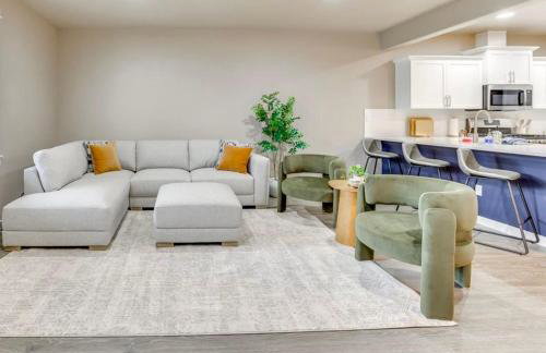 North End blue -Hot Tub - Fire Pit - Downtown -4BR - Photo 5