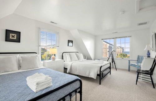 Stunning Home with Water Views - Foto 16