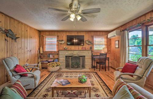 Waterfront Lake Martin Home with Grill and Beach! - Foto 3