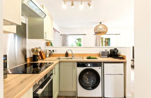 Ye Old Mill - Stylish cosy retreat with parking - Photo 7