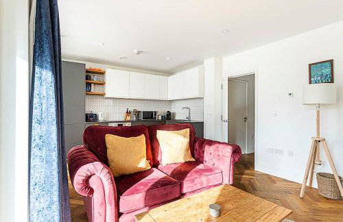 Chic Crystal Palace Flat with Balcony & Workspace - Foto 10