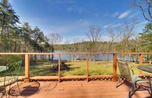 Dock and Water-View Deck Home on Lake Dardanelle - Foto 29